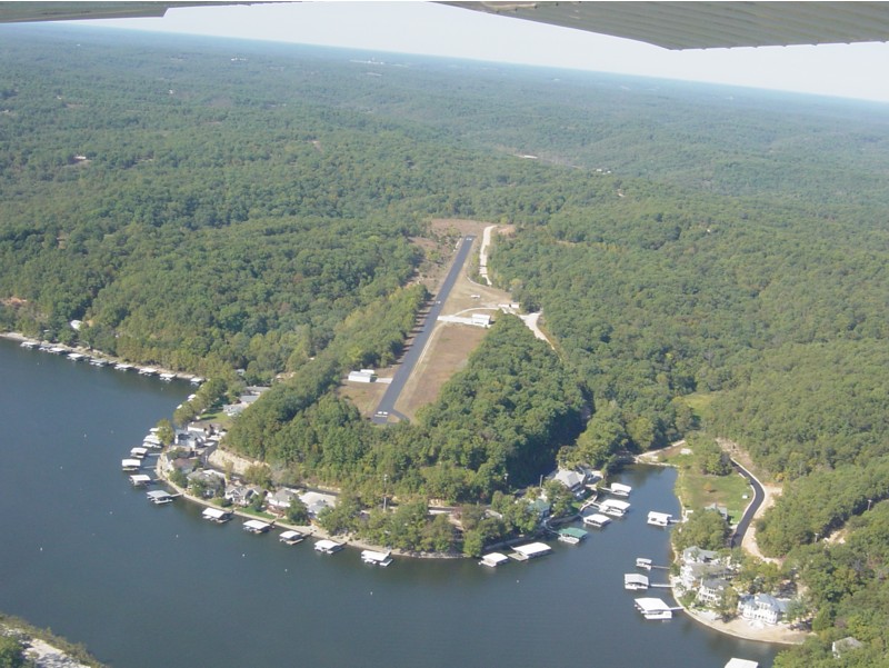 A view of Runway 7/25